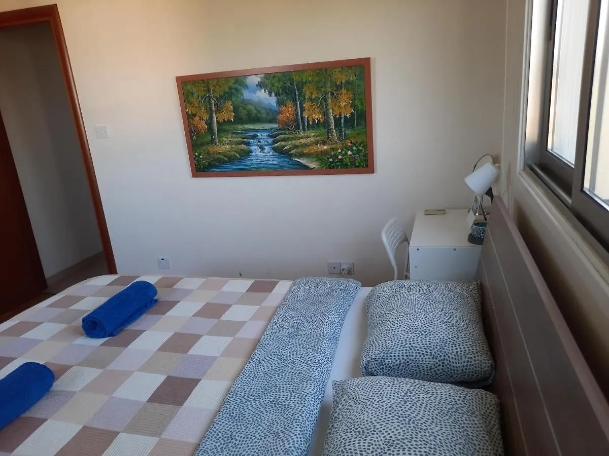 Séjour chez l'habitant Private Room In Shared Apartment Near Larnaca Airport - 24 Hour Shuttle Service