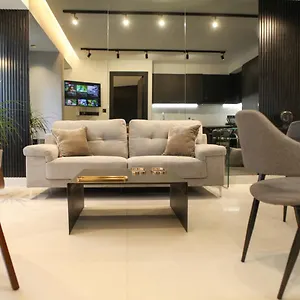 Raam Luxury לרנקה